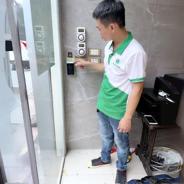 Công Tắc Cửa Cuốn Wifi Datic Smart Door (Màu đen) 13 cua cuon datic thucte3